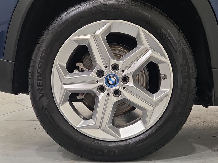 BMW iX1 2025