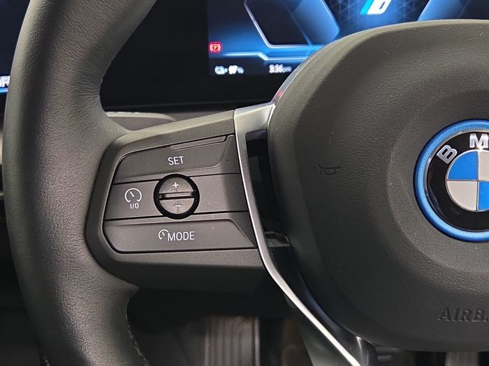 BMW iX1 2025
