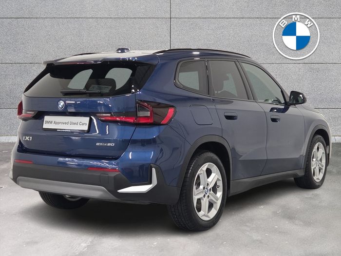 BMW iX1 2025