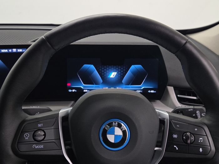 BMW iX1 2025