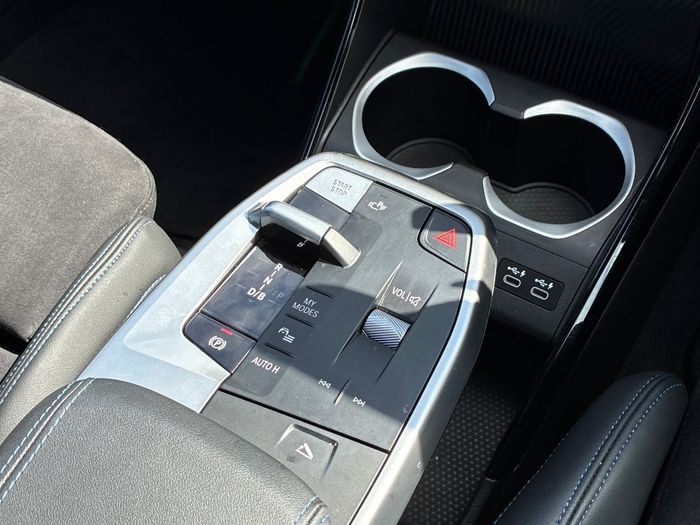 BMW iX1 2025