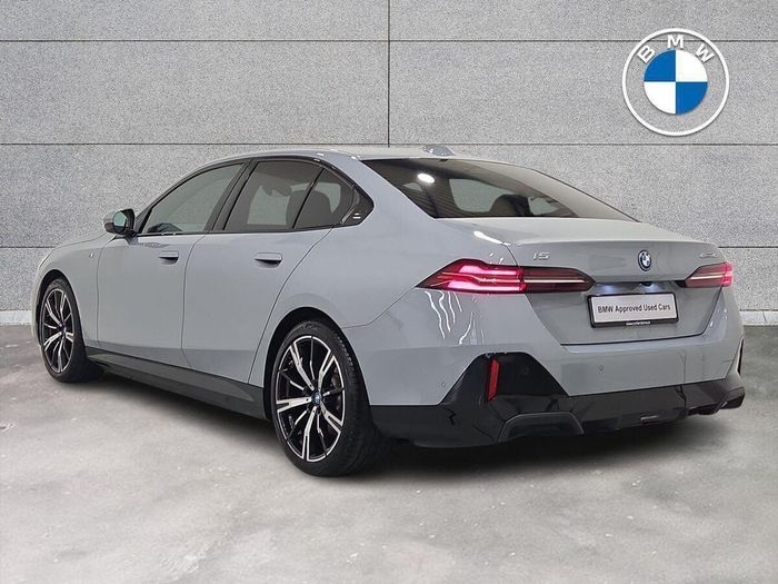 BMW i5 2025