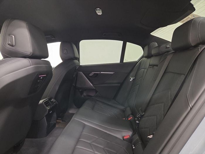 BMW i5 2025