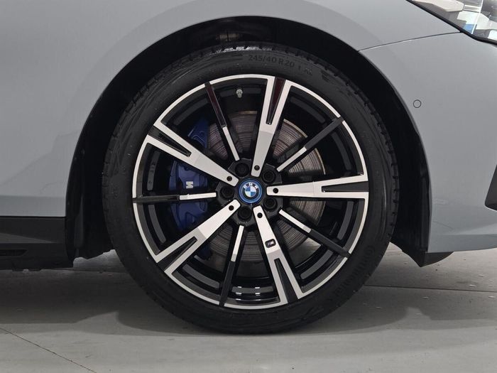 BMW i5 2025