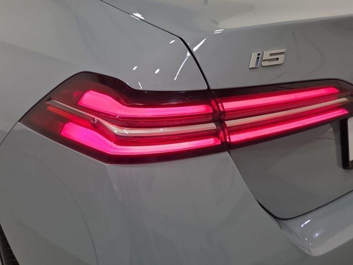 BMW i5 2025