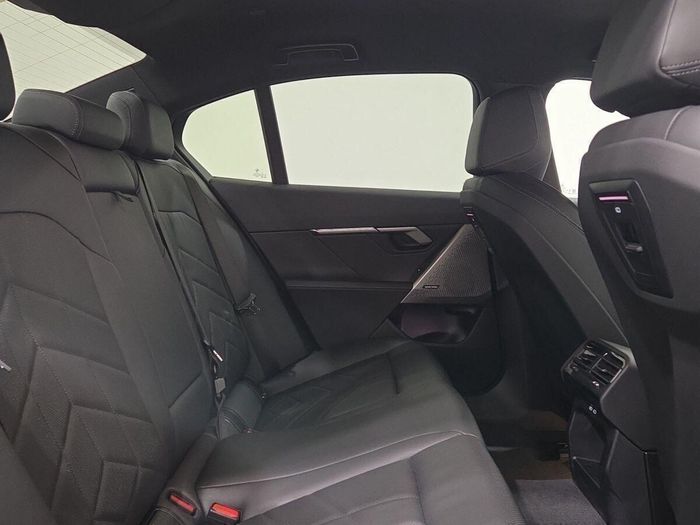 BMW i5 2025