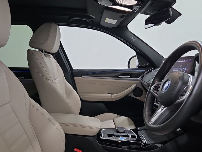 BMW iX3 2024