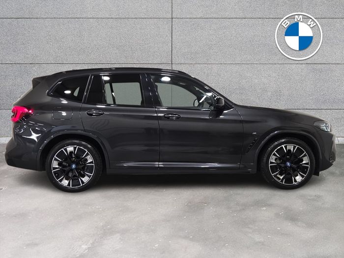 BMW iX3 2024