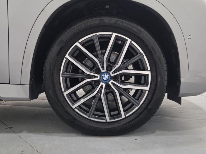 BMW iX1 2025