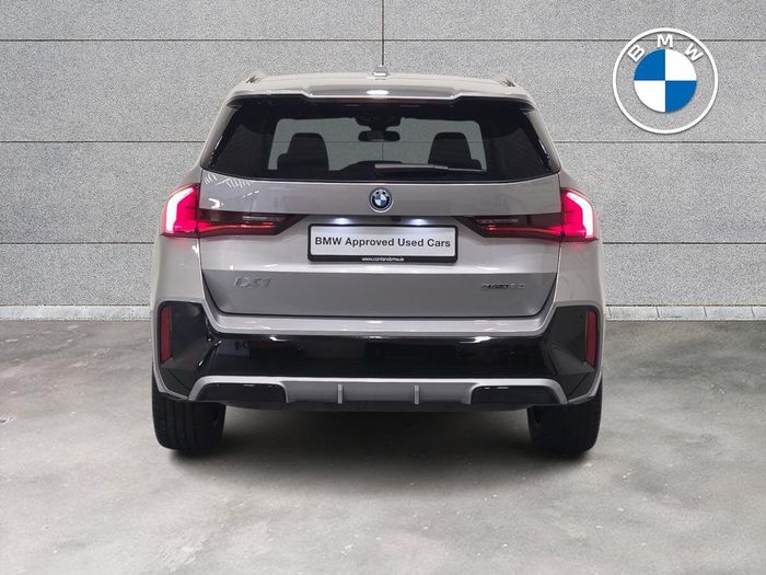 BMW iX1 2025