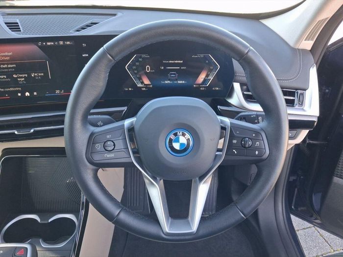 BMW iX1 2025