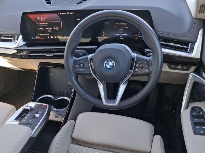 BMW iX1 2025
