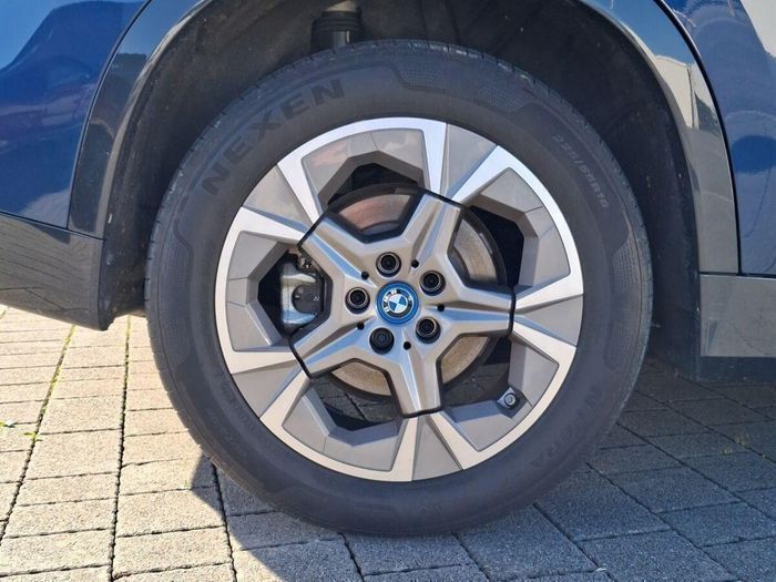 BMW iX1 2025