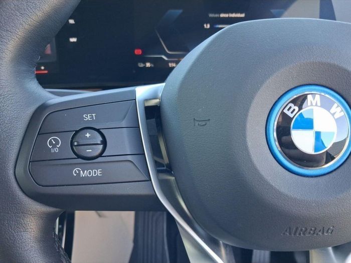 BMW iX1 2025