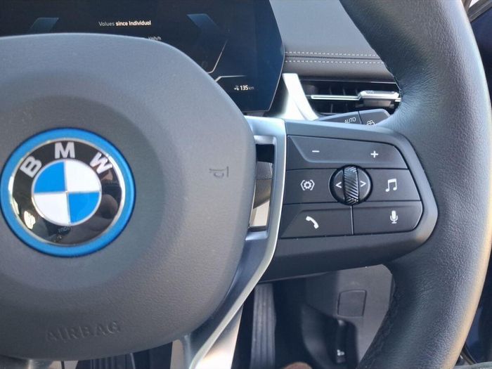 BMW iX1 2025