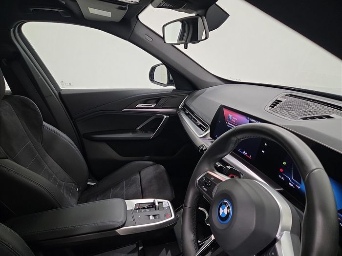 BMW iX1 2024