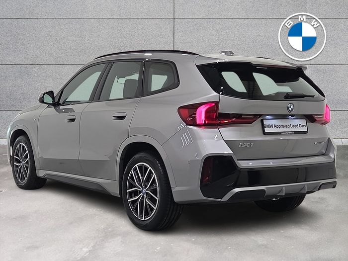 BMW iX1 2024