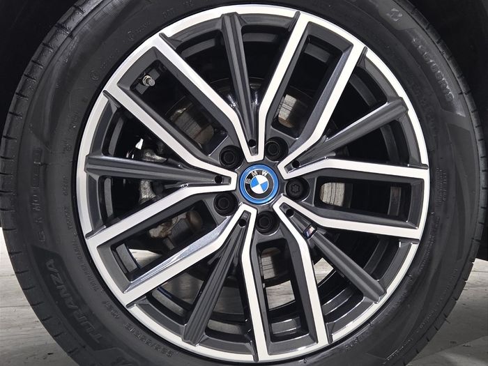 BMW iX1 2024