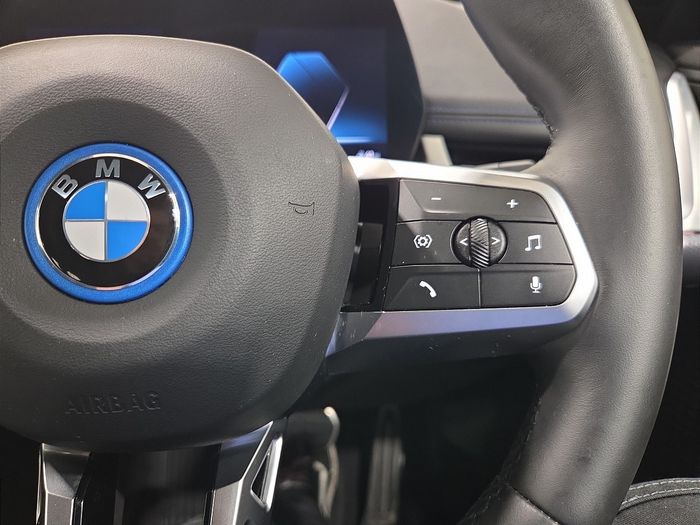 BMW iX1 2024