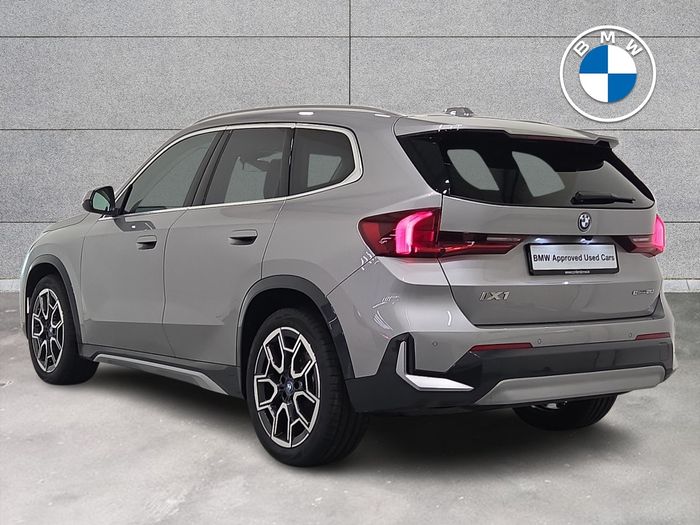 BMW iX1 2025