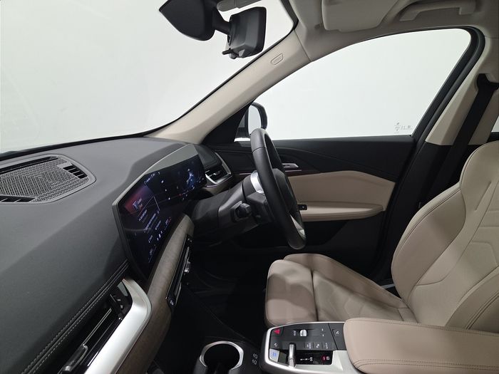 BMW iX1 2025