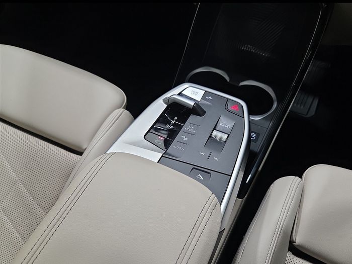BMW iX1 2025