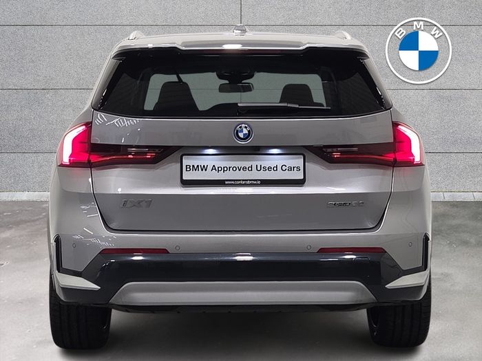 BMW iX1 2025