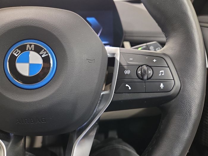 BMW iX1 2025