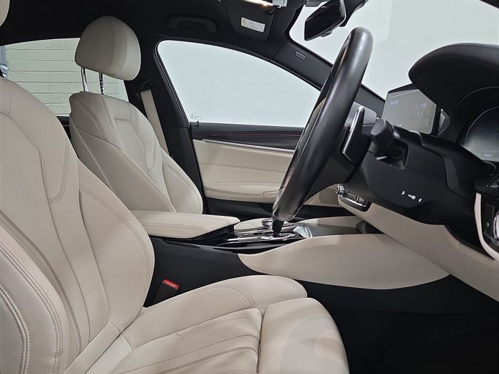 BMW 5 Series 2023