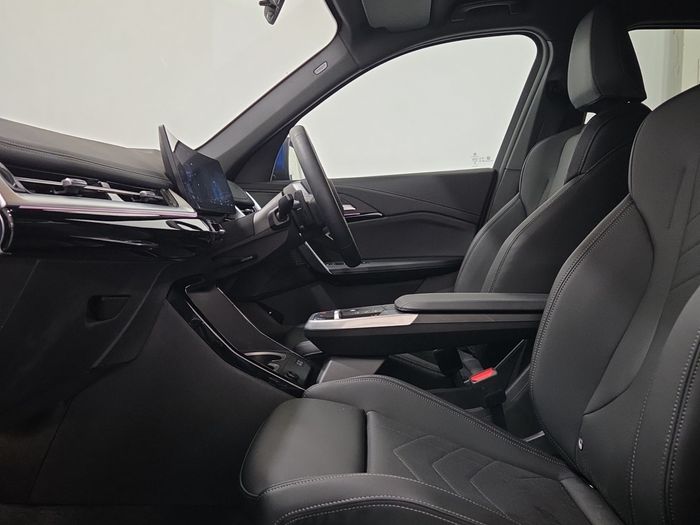 BMW iX1 2025