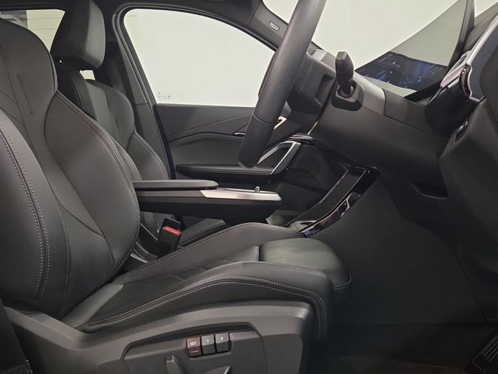 BMW iX1 2025
