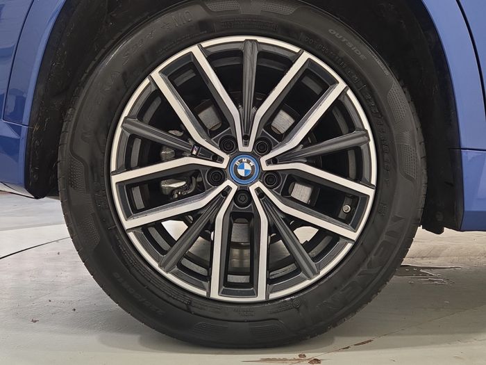 BMW iX1 2025