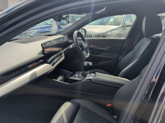 BMW i5 2024