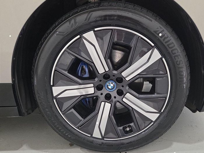 BMW IX 2025