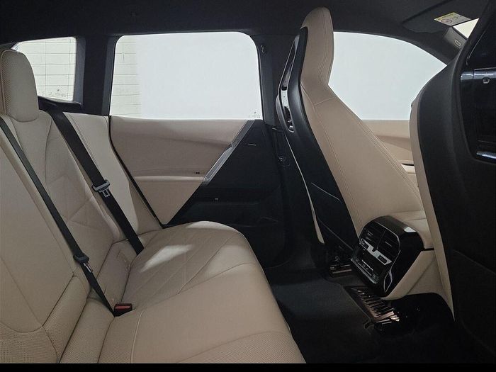 BMW IX 2025
