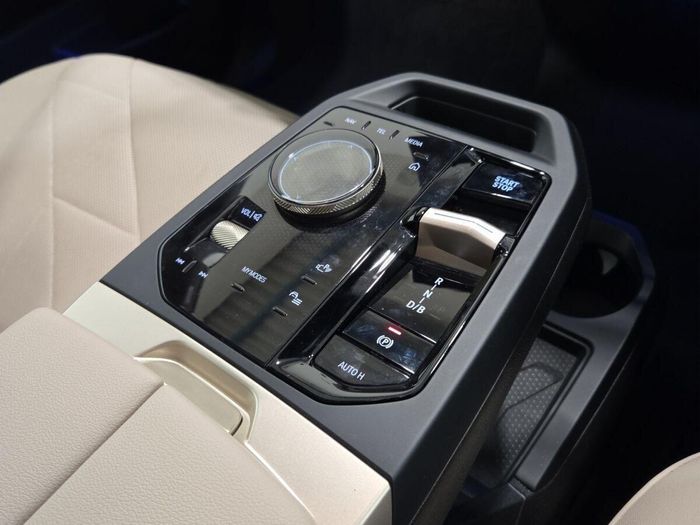BMW IX 2025