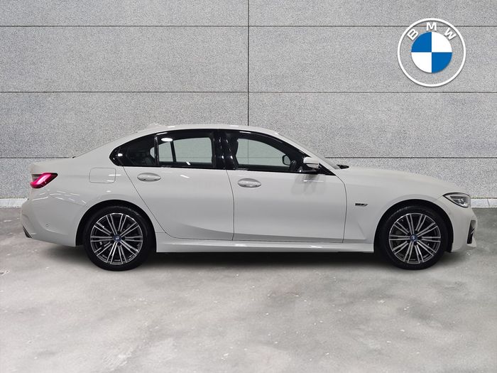 BMW 3 Series 2022