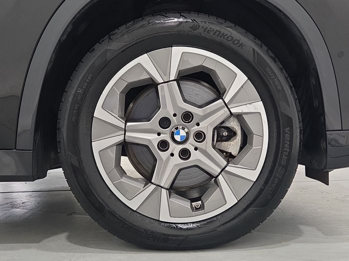 BMW iX1 2023