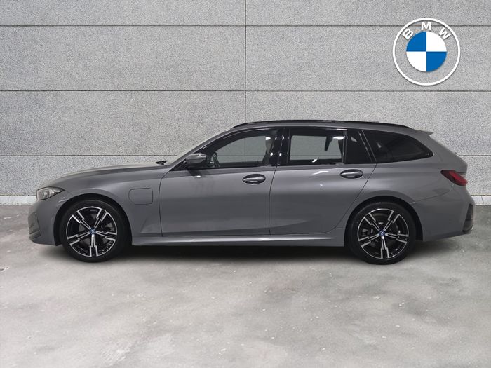 BMW 3 Series 2023