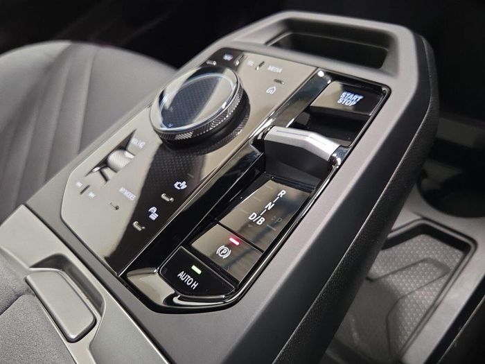 BMW IX 2025