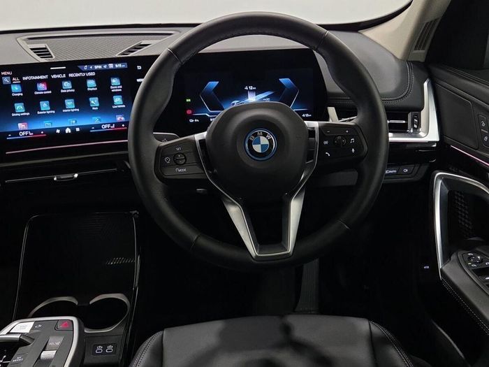 BMW iX1 2025