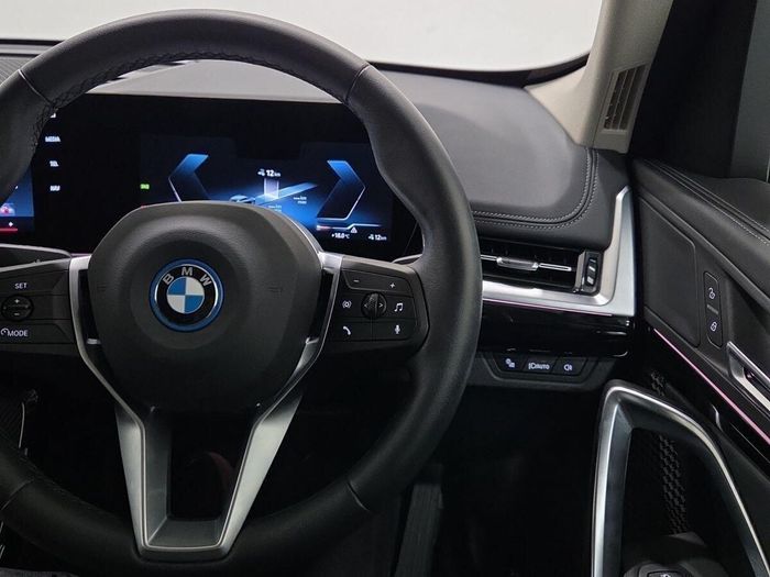 BMW iX1 2025
