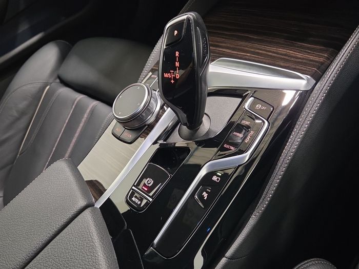 BMW 5 Series 2023