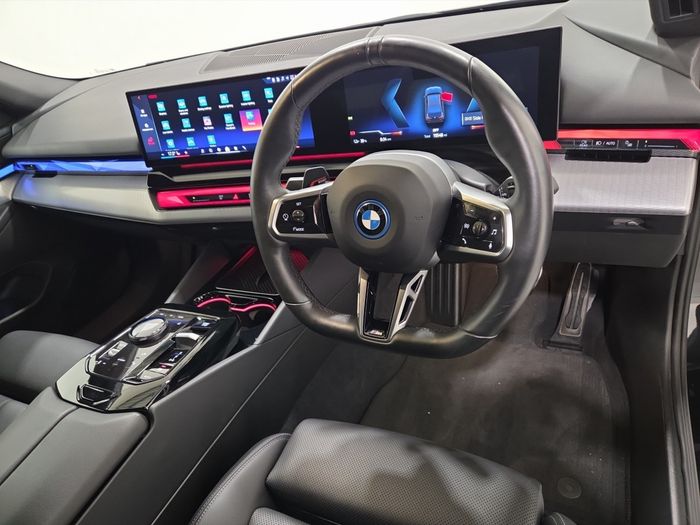 BMW i5 2025