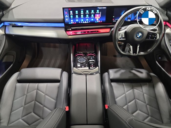 BMW i5 2025