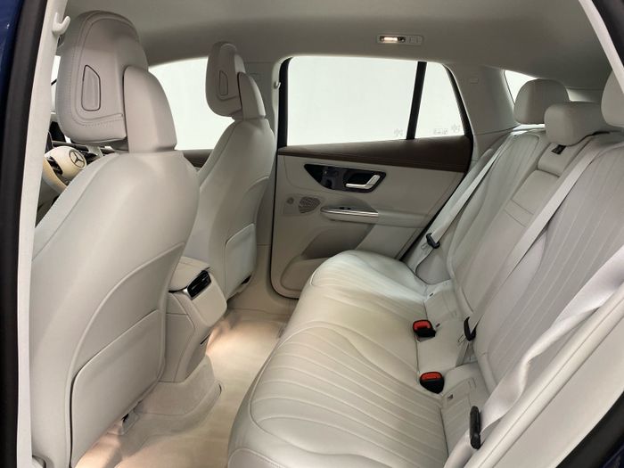 Mercedes-Benz EQE SUV 2025