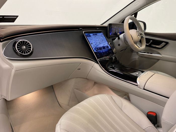 Mercedes-Benz EQE SUV 2025