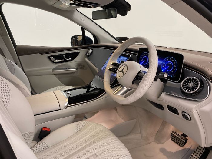 Mercedes-Benz EQE SUV 2025