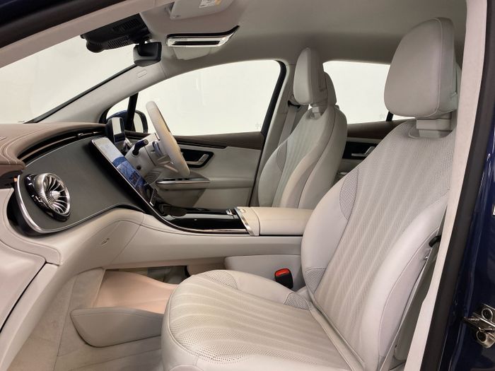 Mercedes-Benz EQE SUV 2025