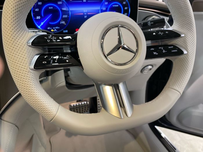 Mercedes-Benz EQE SUV 2025